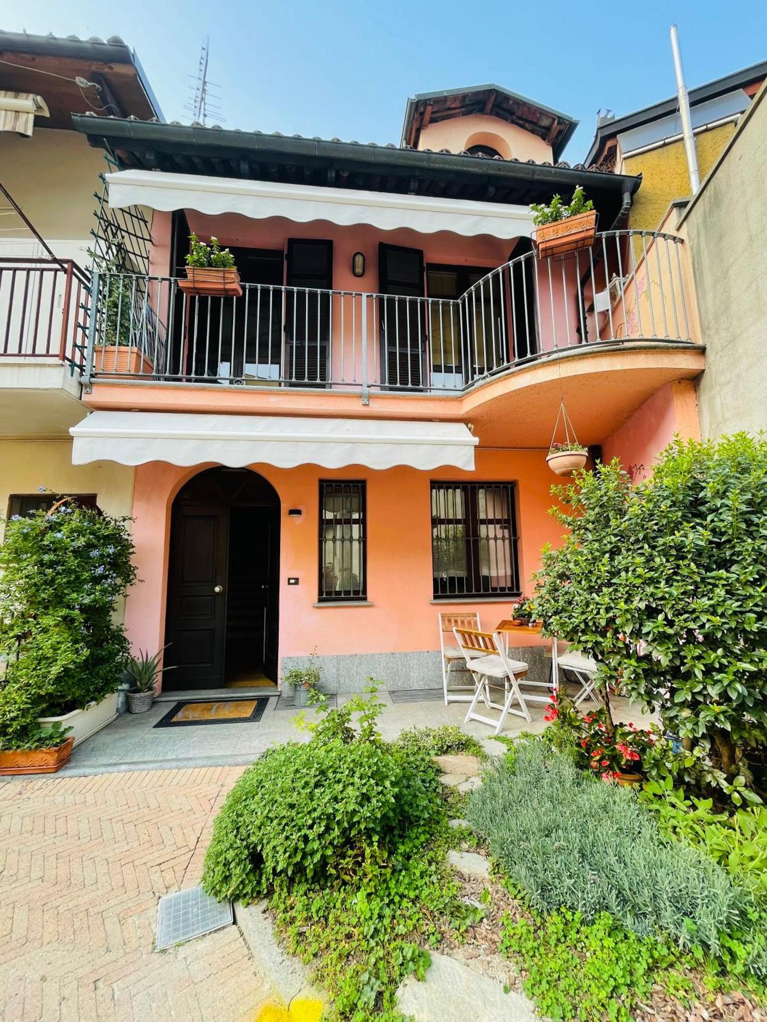 Casa Caroli, Charme E Comfort Nel Cuore Di Alba 外观 照片