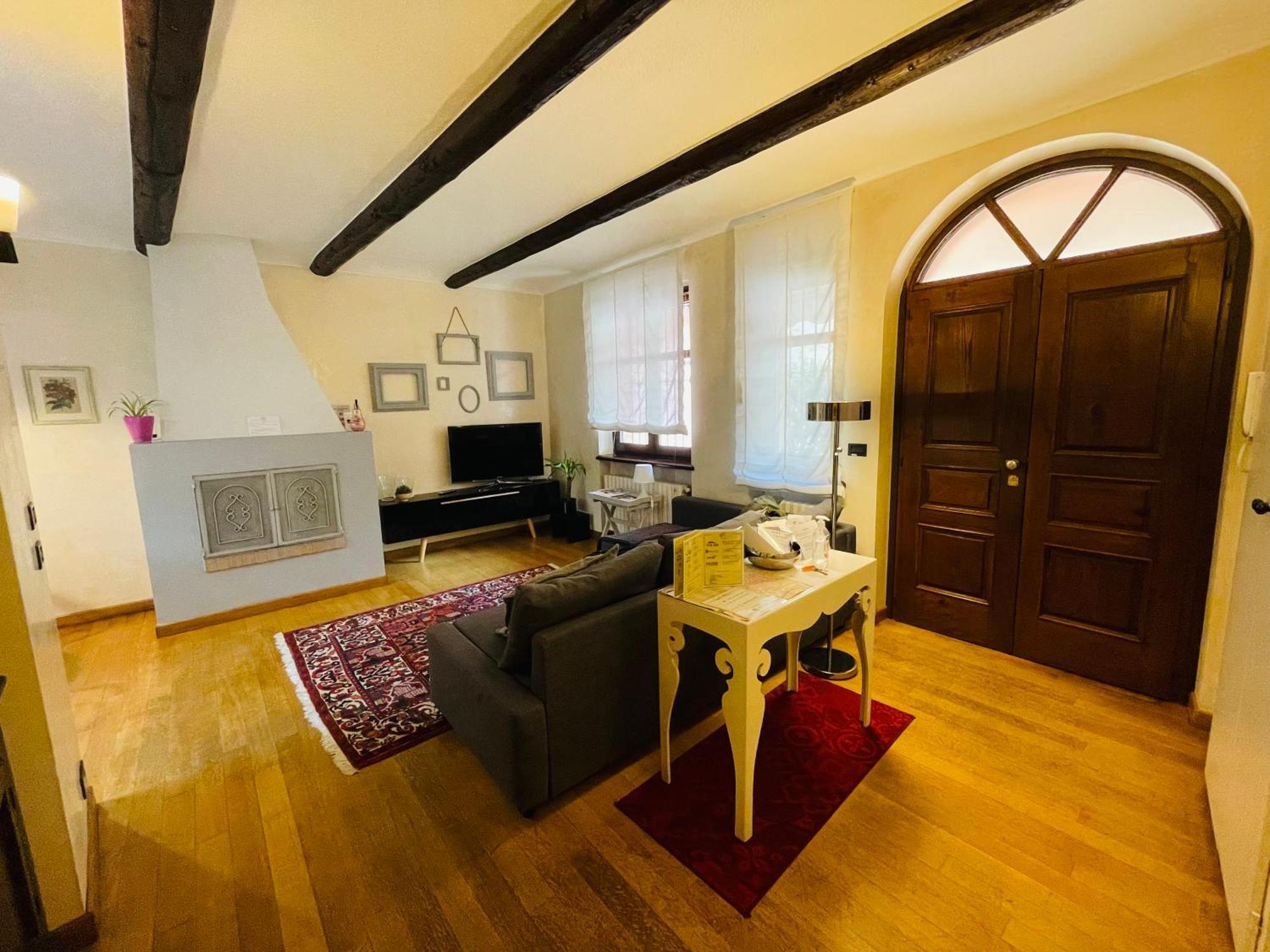 Casa Caroli, Charme E Comfort Nel Cuore Di Alba 外观 照片