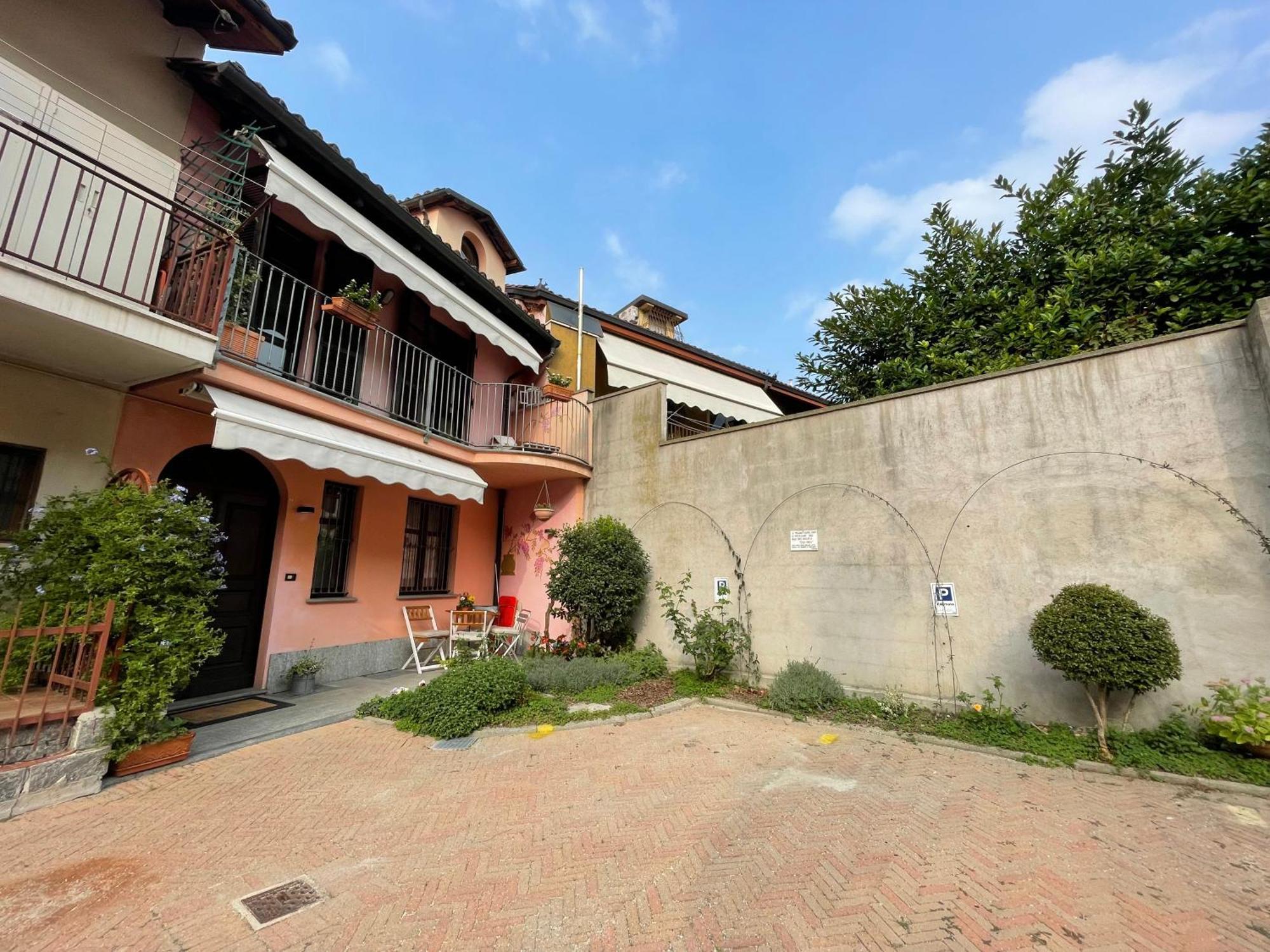 Casa Caroli, Charme E Comfort Nel Cuore Di Alba 外观 照片