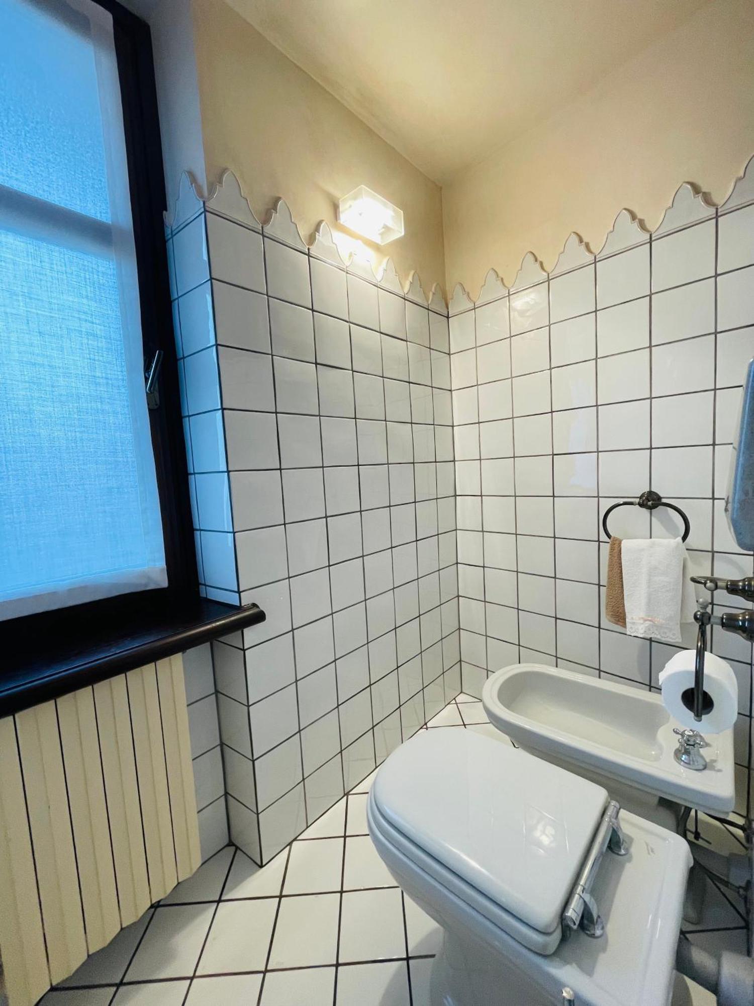 Casa Caroli, Charme E Comfort Nel Cuore Di Alba 外观 照片