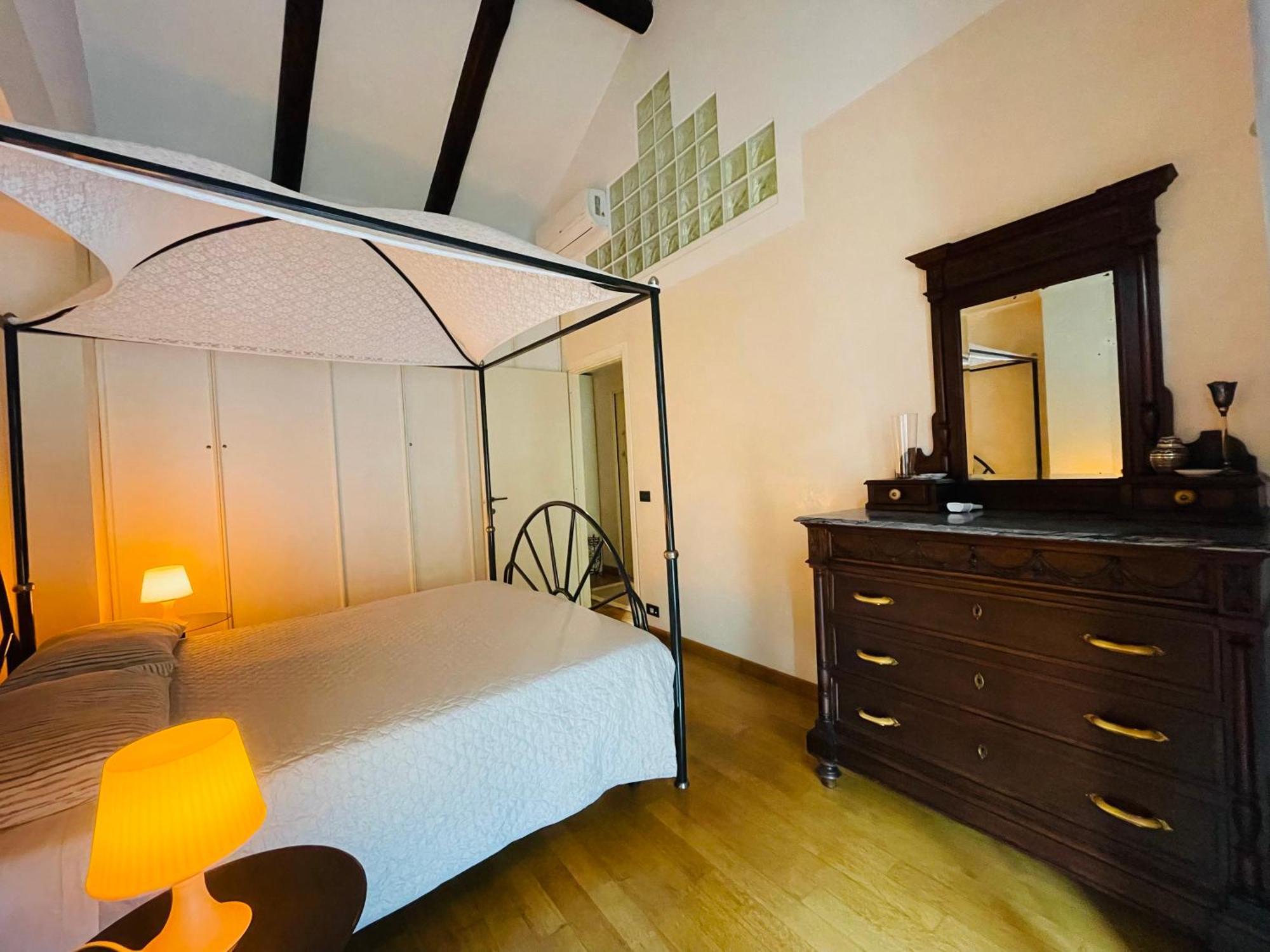 Casa Caroli, Charme E Comfort Nel Cuore Di Alba 外观 照片