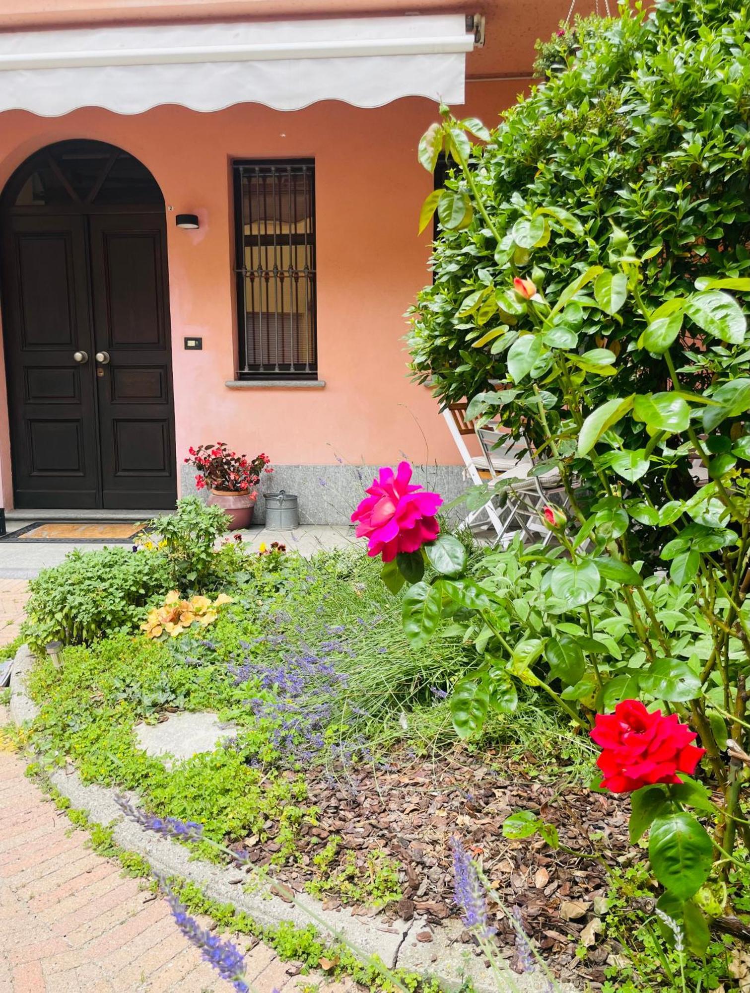 Casa Caroli, Charme E Comfort Nel Cuore Di Alba 外观 照片