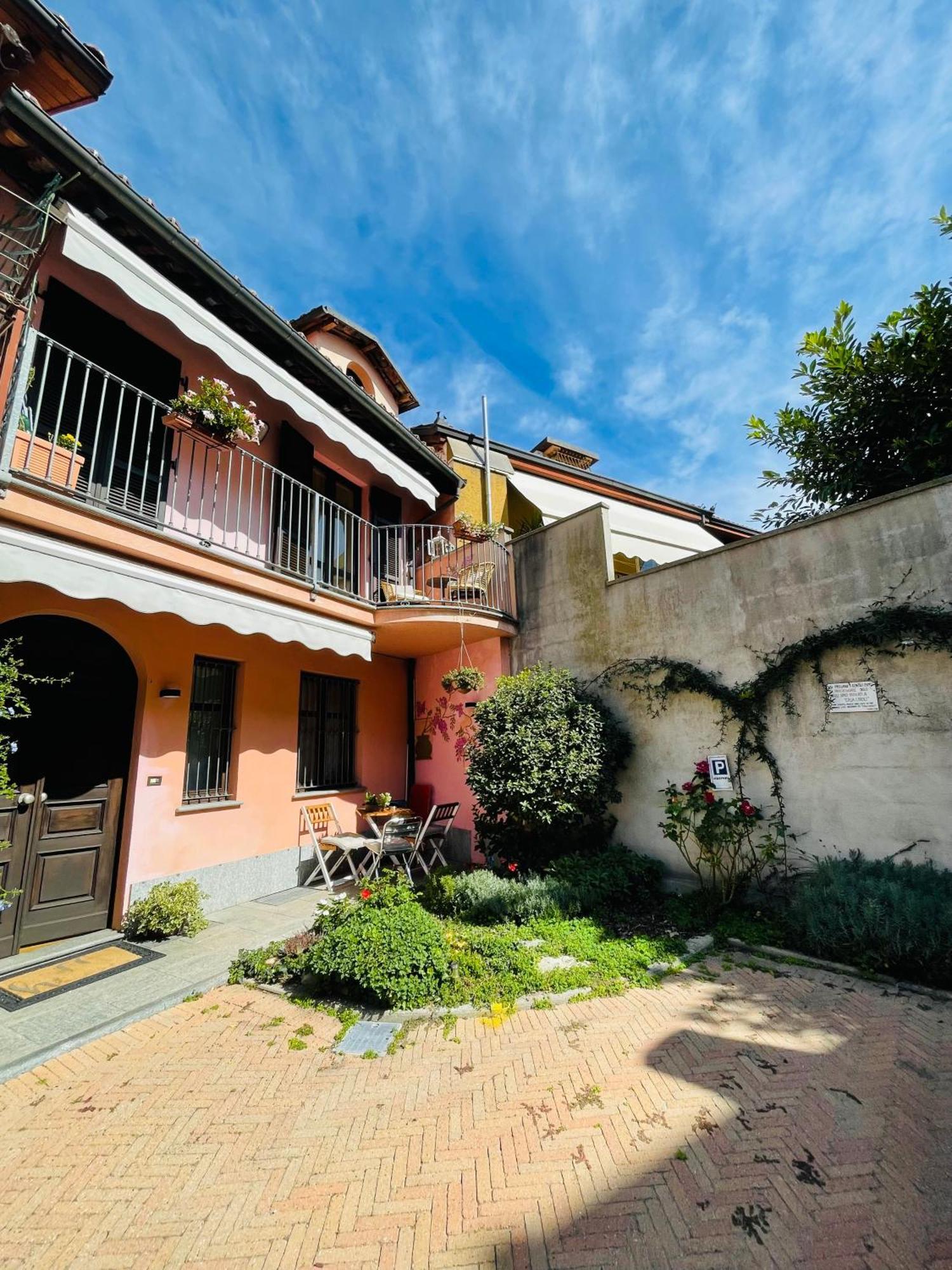 Casa Caroli, Charme E Comfort Nel Cuore Di Alba 外观 照片