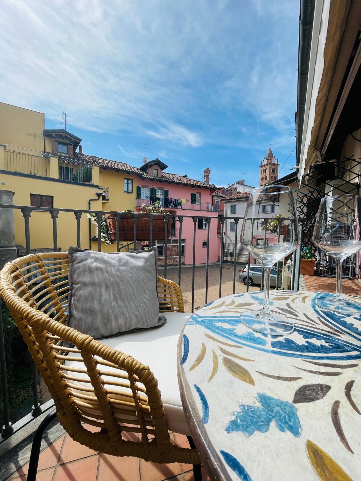 Casa Caroli, Charme E Comfort Nel Cuore Di Alba 外观 照片