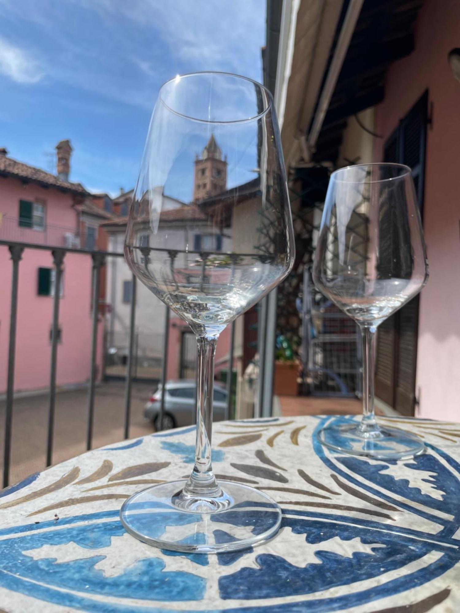 Casa Caroli, Charme E Comfort Nel Cuore Di Alba 外观 照片
