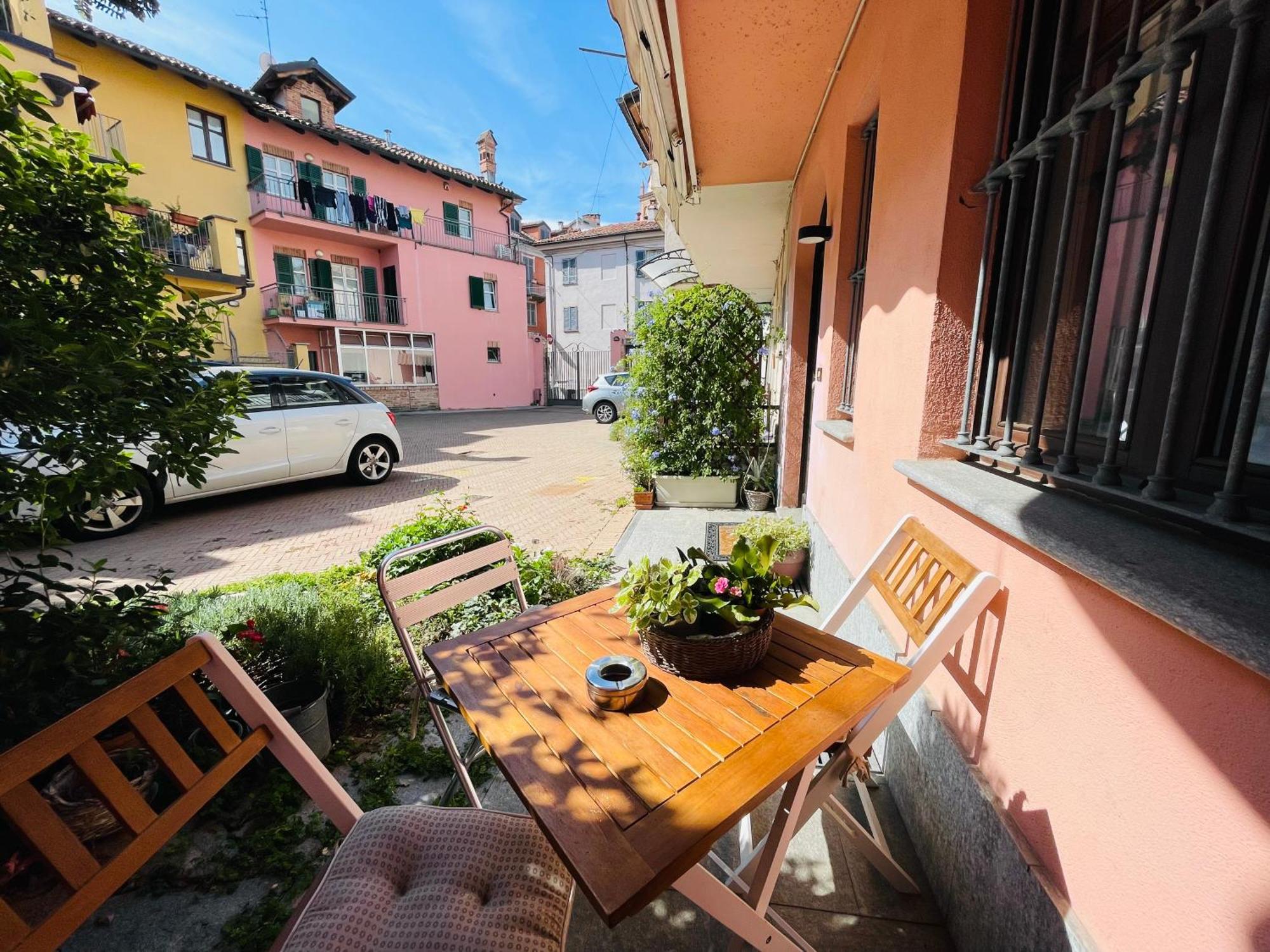 Casa Caroli, Charme E Comfort Nel Cuore Di Alba 外观 照片